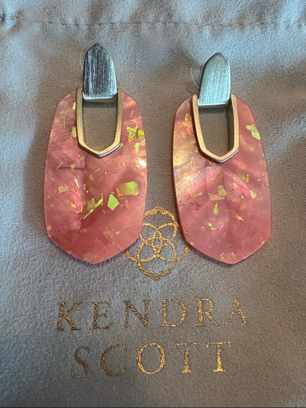 Kendra Scott Kailyn Iridescent coral illusion with Gold Flecks